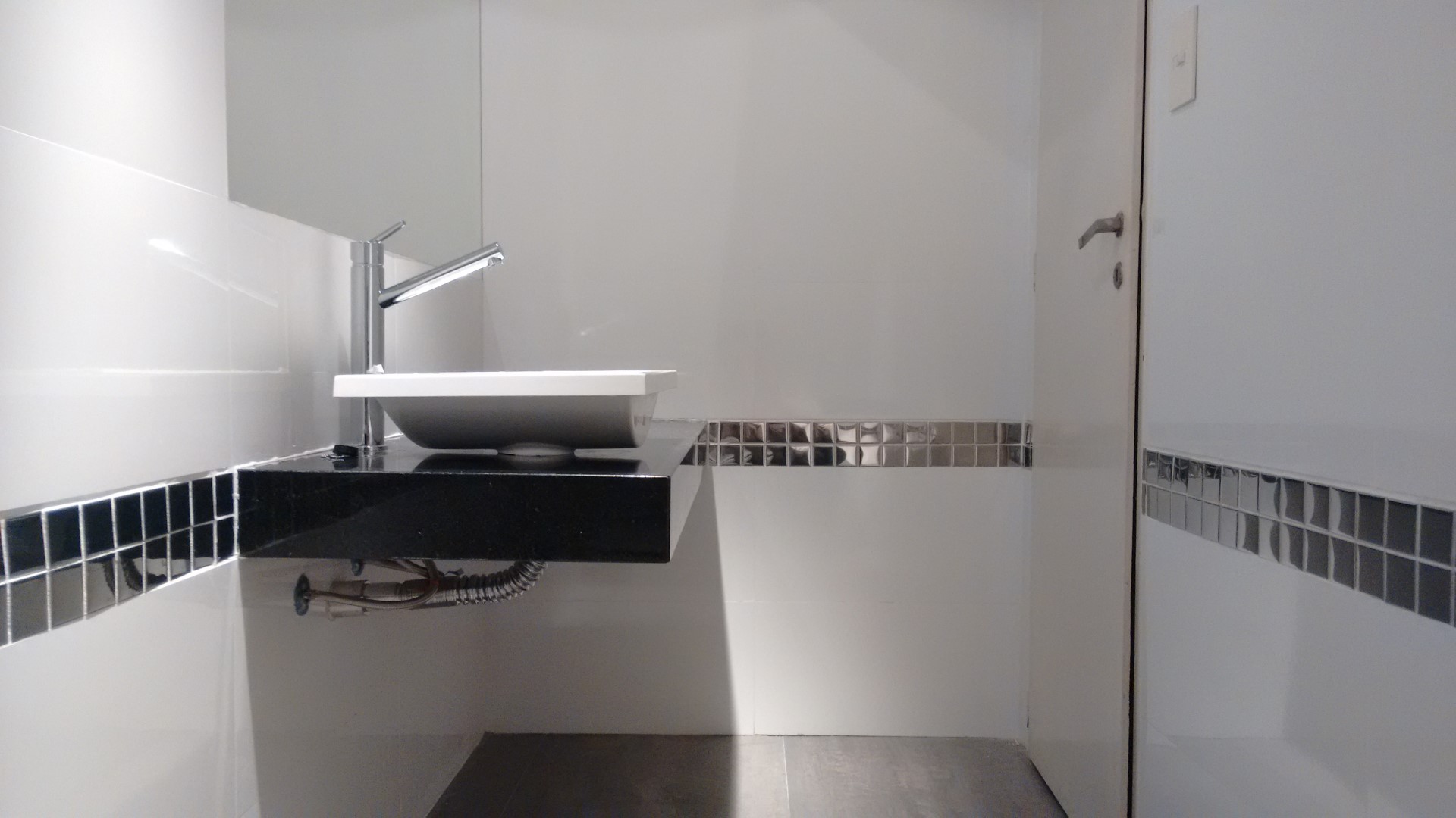Reforma de Oficina, Instalaciones, Cambio de Imagen Institucional - Baño Gerencial